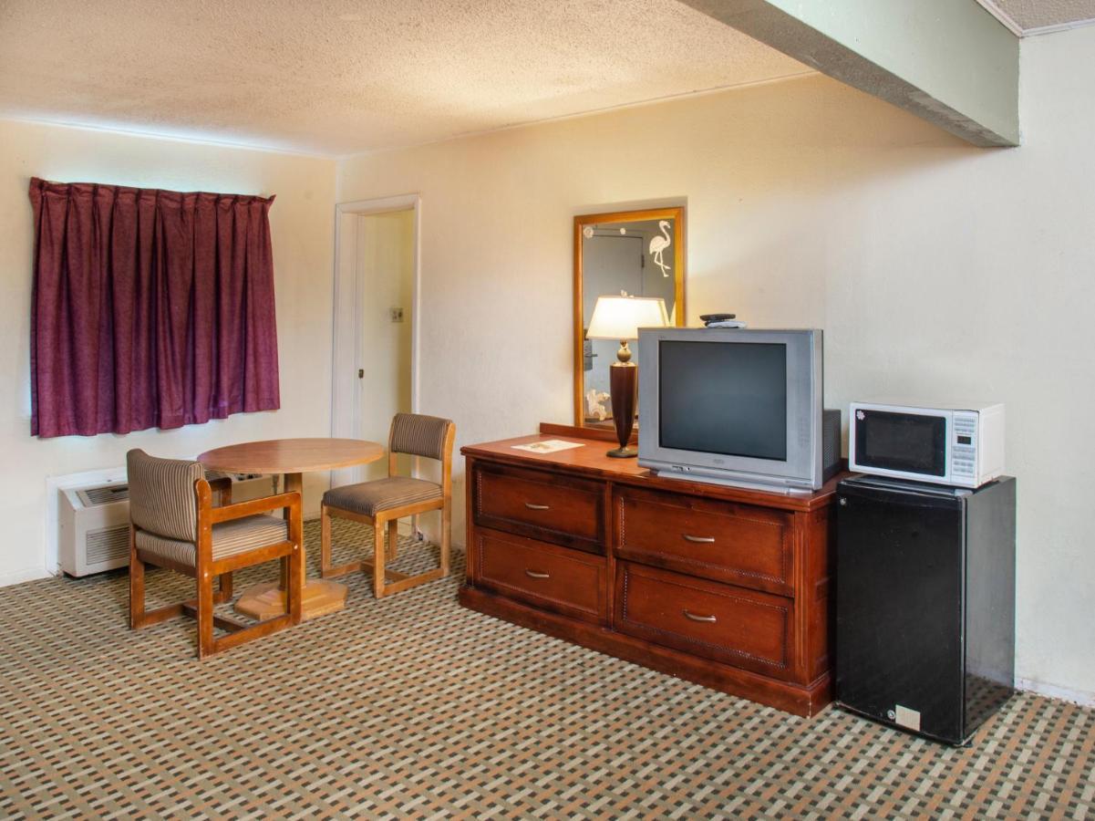 Rest Inn - Extended Stay, I-40 Airport, Wedding & Event Center Amarillo Exterior foto